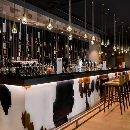 Bilderberg Garden Hotel Amsterdam Exterior foto The bar at the restaurant