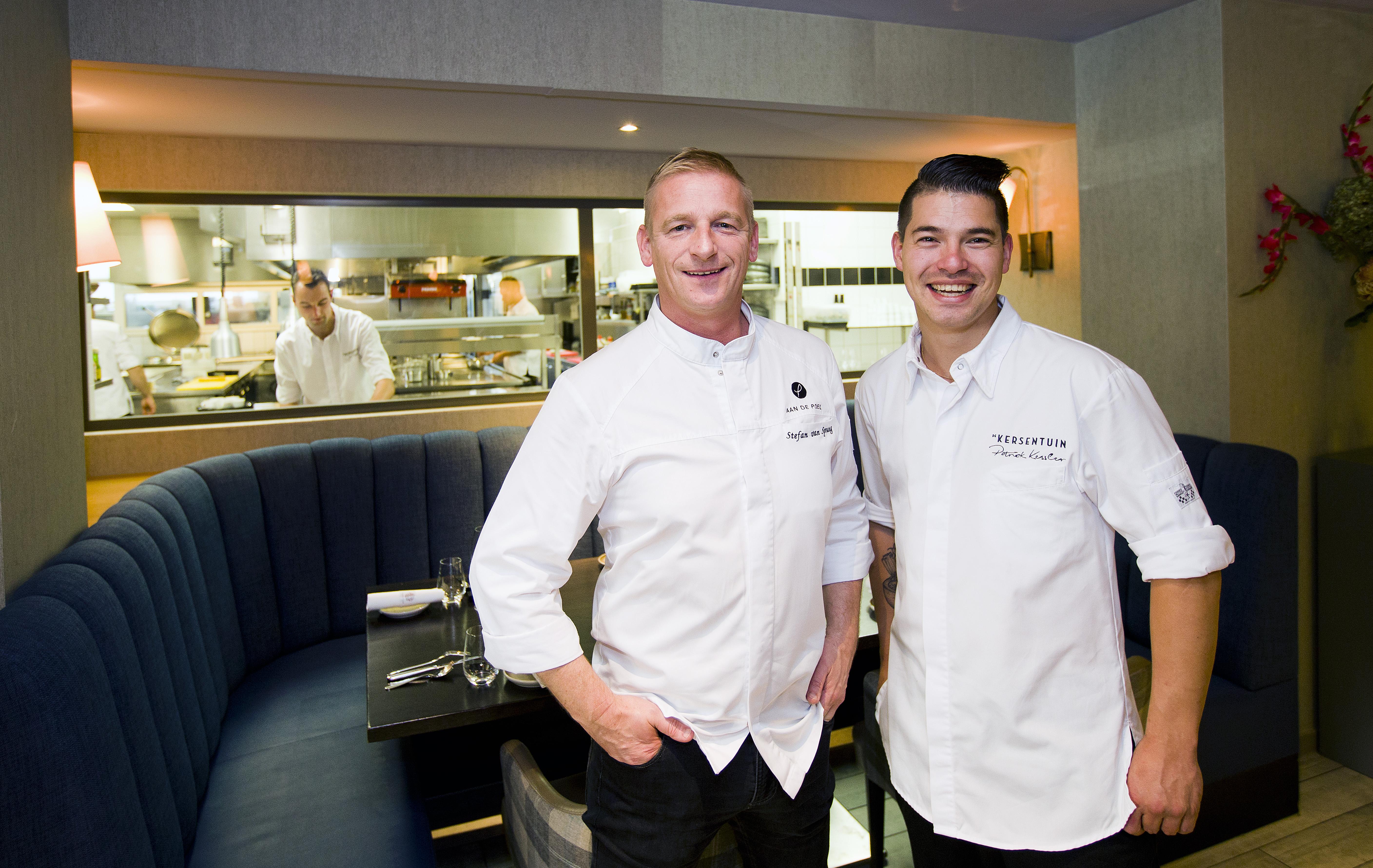 Bilderberg Garden Hotel Amsterdam Exterior foto Chef Michael Mina (left) and his son Michael Mina Jr. (right) at Michael Mina's restaurant in Las Vegas