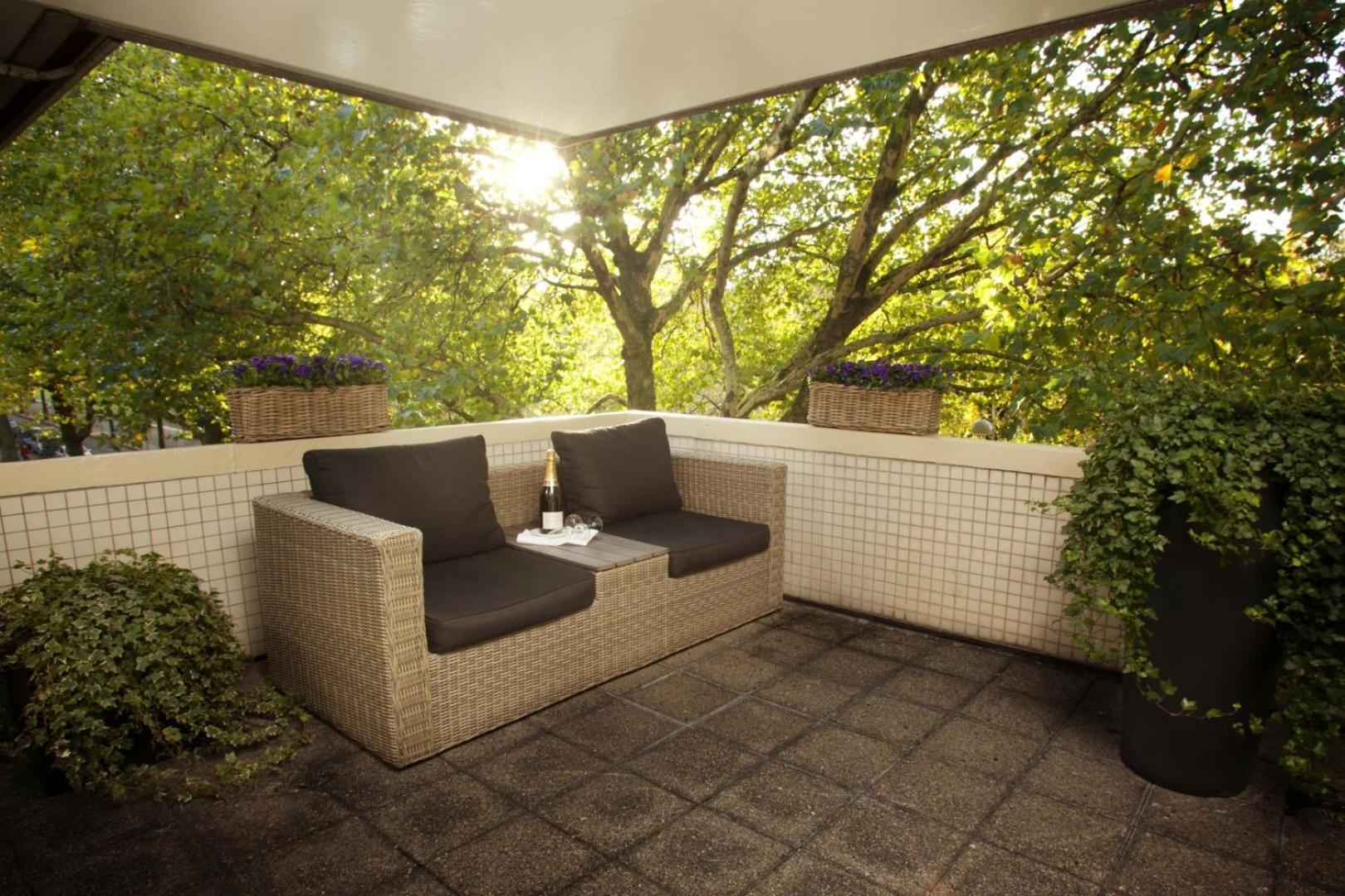 Bilderberg Garden Hotel Amsterdam Exterior foto A balcony