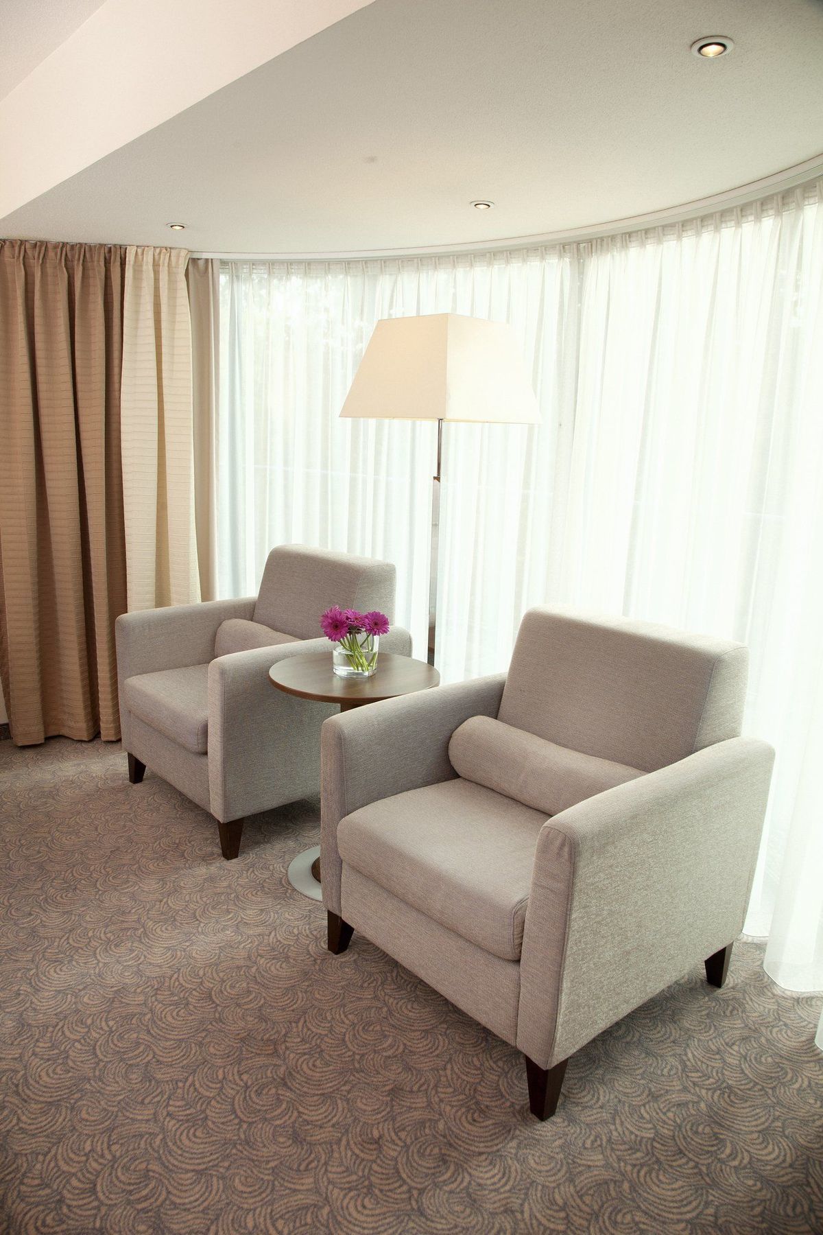 Bilderberg Garden Hotel Amsterdam Cameră foto A seating area in a hotel room