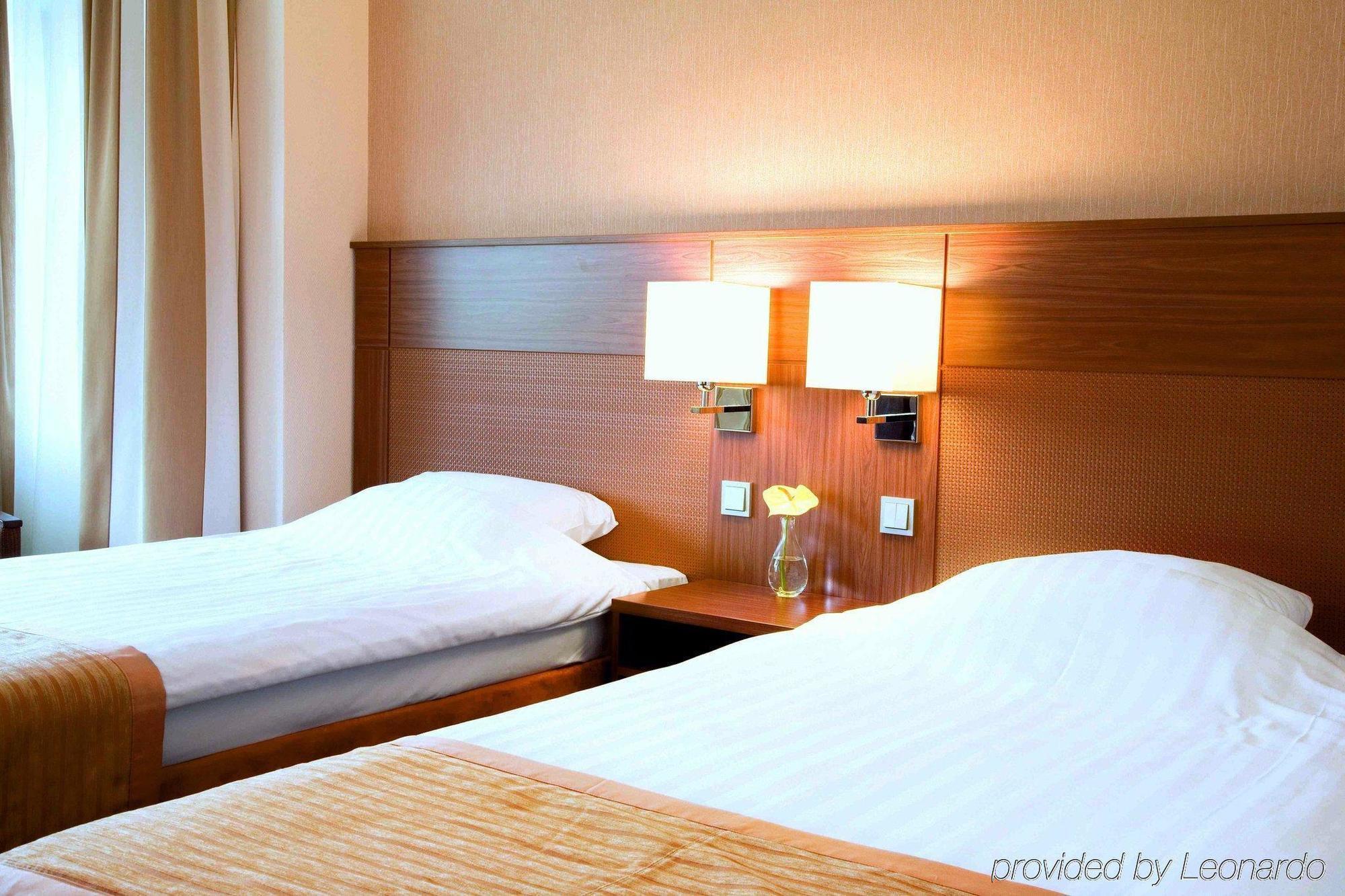 Bilderberg Garden Hotel Amsterdam Cameră foto A typical hotel room