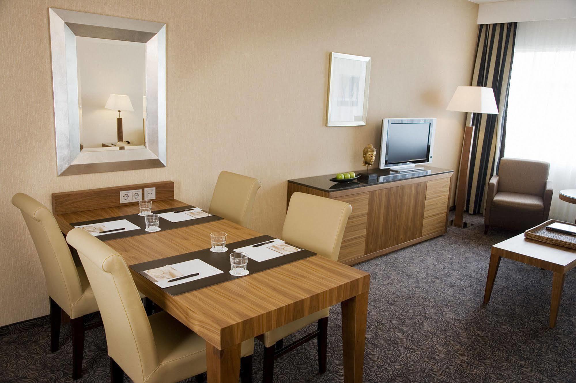 Bilderberg Garden Hotel Amsterdam Exterior foto A suite at the hotel