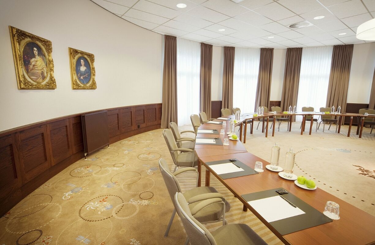 Bilderberg Garden Hotel Amsterdam Exterior foto The meeting room of the European Economic and Social Committee