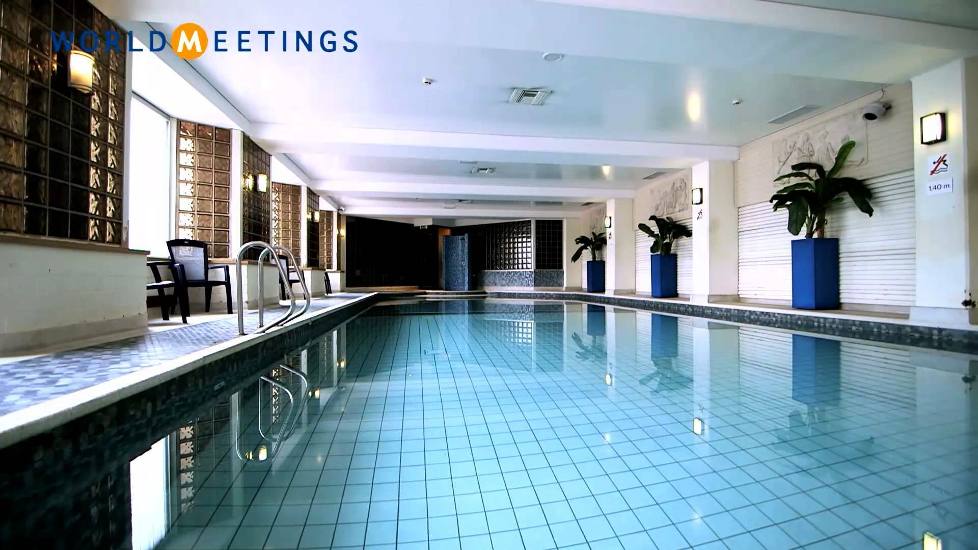 Bilderberg Garden Hotel Amsterdam Exterior foto The swimming pool at the hotel
